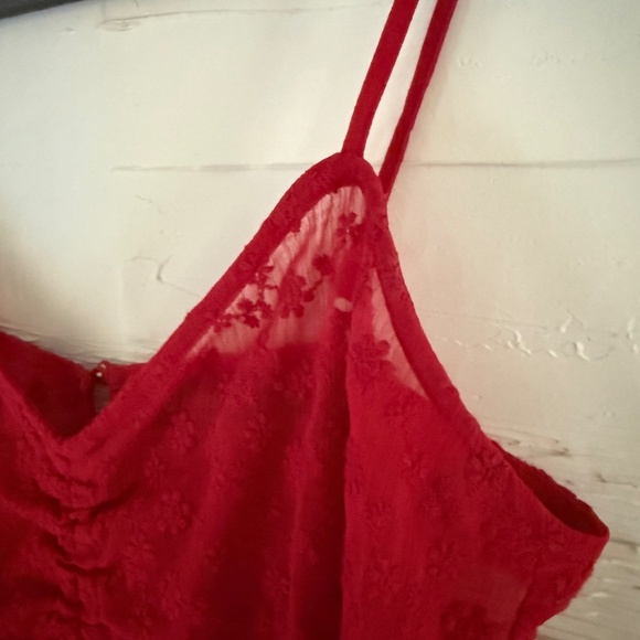 Glassons | Size 6 | Red Sheer Floral Scrunch Crop Top - Picture 4 of 6